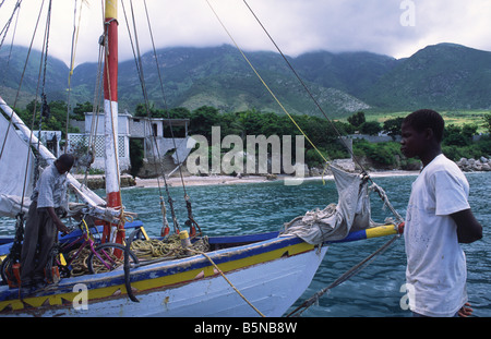 Il piccolo porto di porta al largo di Haiti - per barche a La Gonave isola Foto Stock