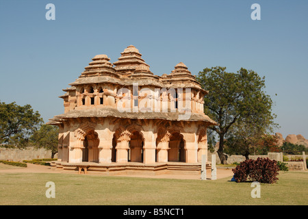 Lotus Mahal tempio all'antico sito di Hampi, Karnataka, India Foto Stock