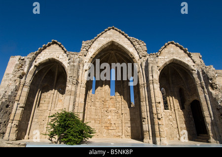 I resti storici della chiesa greca di Nostra Signora dei burgh nella vecchia città dell'isola di Rodi Grecia Foto Stock