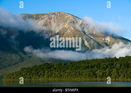 Montare Robert sul Lago Rotoiti. Da San Arnaud, Nelson Lakes National Park, Isola del Sud, Nuova Zelanda Foto Stock