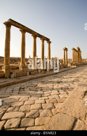 Il cardo maximus greco romano strade colonnate rovine JERASH GIORDANIA Foto Stock