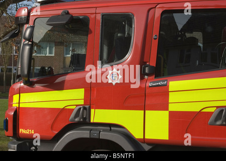 Surrey fuoco e di salvataggio Servizi gara di fuoco carrello della cabina motore Foto Stock