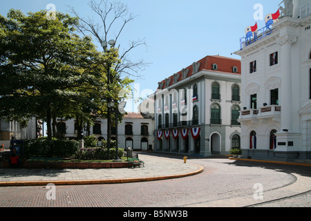 Palacio de Gobierno edificio in Piazza Duomo del Casco Viejo di Panama City, San Felipe. Foto Stock