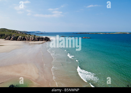 Acque chiare di Traigh Allt Chailgeag spiaggia vicino a Durness nell'estremo nord-ovest della Scozia Foto Stock