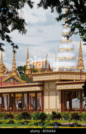 Il royal crematorio a Sanam Luang in Bangkok costruito nel 2008 Foto Stock