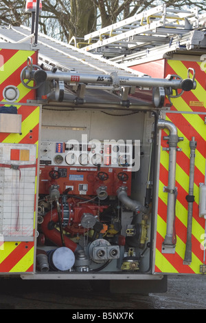 Motore Fire carrello gara i controlli della pompa attrezzatura Foto Stock