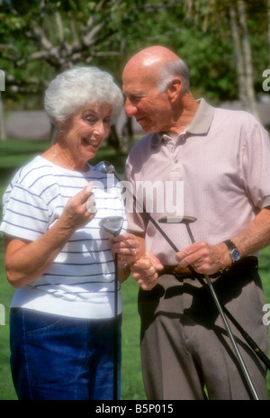 Ritratto di coppia senior all'aperto Foto Stock