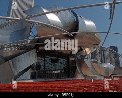 Jay Pritzker Pavilion (da Frank Gehry, terminato nel luglio 2004). . Il Millennium Park. Chicago. Illinois. Stati Uniti d'America Foto Stock