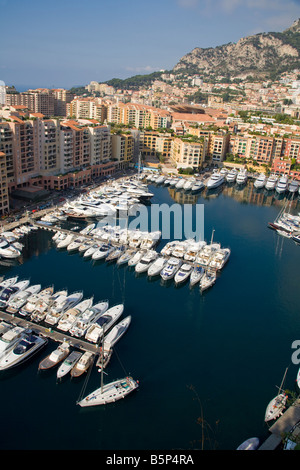 Affacciato sul porto di Fontvieille, Port de Fontvieille, Fontvieille, Monaco, Francia Foto Stock