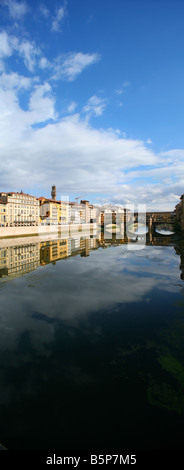 Ponte Vecchio o il Vecchio Ponte sul Fiume Arno, Firenze, Italia. Foto Stock