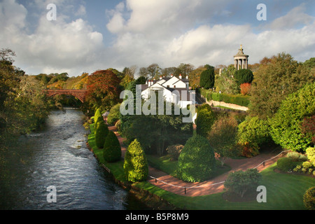 Fiume Doon Burns Memorial su un tardo pomeriggio autunnale Foto Stock