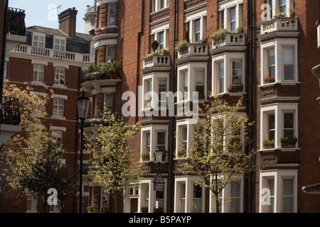 Bello di mattoni rossi di architettura vittoriana in proprietà d'Oyley Street London Belgravia, SW1 Foto Stock