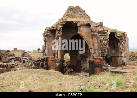 Nartece vicino a Santi Apostoli Chiesa di Ani, la città vecchia ormai abbandonato, vicino al confine con l'Armenia Foto Stock