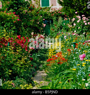 Bordo colorato in corrispondenza di Monet Giardino a Giverny Foto Stock