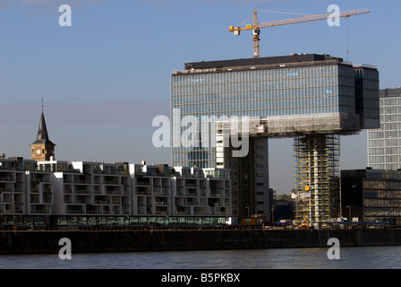 Il Kranhaus (gru casa), un prestigioso sviluppo ufficio accanto al fiume Reno, Colonia, nella Renania settentrionale-Vestfalia (Germania). Foto Stock