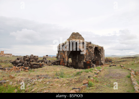 Nartece vicino a Santi Apostoli Chiesa di Ani, la città vecchia ormai abbandonato, vicino al confine con l'Armenia Foto Stock