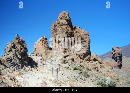 Percorso fino a Los Roques de Garcia, Parque Nacional del Teide Tenerife, Isole Canarie, Spagna Foto Stock