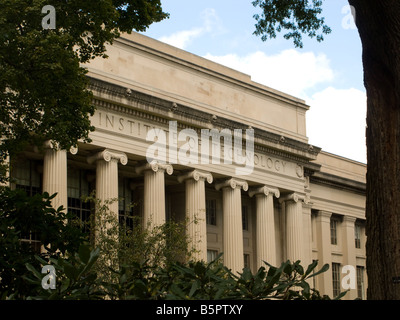 La facciata di edificio 10 del Massachusetts Institute of Technology campus in Cambridge ma come si è visto su 10 2 08 Foto Stock