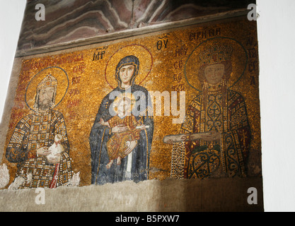 Mosaico della Vergine Maria e il Bambino Gesù Cristo ha trovato nella vecchia chiesa di Santa Sofia a Istanbul Foto Stock