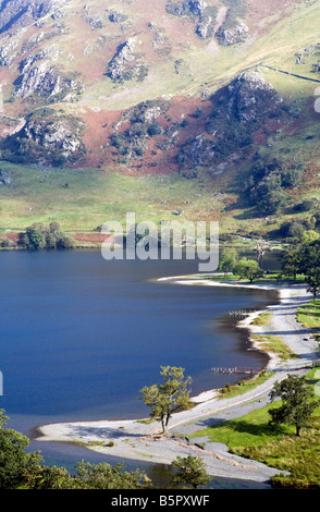 Guardando indietro verso il basso per 'Buttermere Lake' e fondo Wharnscale da 'Scarth Gap' Foto Stock