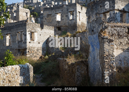 Vuoto abbandonato edifici storici nella città fantasma di Kayakoy in Turchia Foto Stock