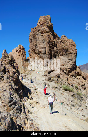 Percorso fino a Los Roques de Garcia, Parque Nacional del Teide Tenerife, Isole Canarie, Spagna Foto Stock