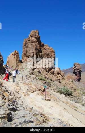 Percorso fino a Los Roques de Garcia, Parque Nacional del Teide Tenerife, Isole Canarie, Spagna Foto Stock