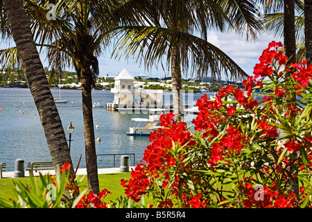 Vista di un Boathouse nel porto di Hamilton Bermuda Foto Stock