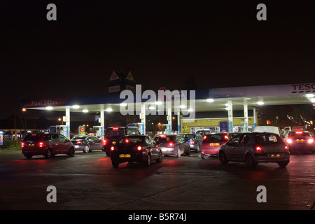 Tesco stazione di benzina - Milton Keynes - Buckinghamshire Foto Stock