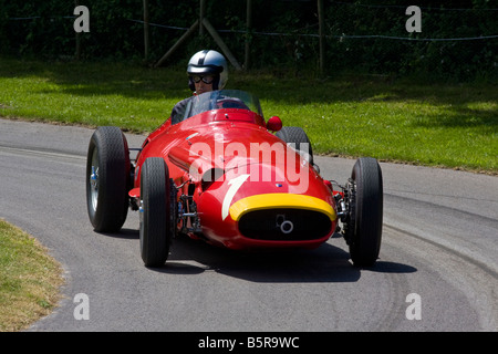 1957 Maserati 250F con driver Lukas Huni a Goodwood Festival della velocità, Sussex, Regno Unito. Foto Stock