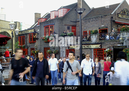 L'Anchor Pub, Banksdie Londra, durante il Festival del Tamigi Foto Stock