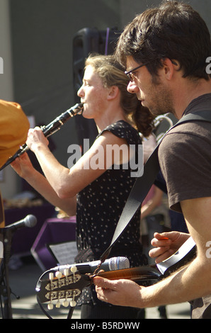 Band presso il Thames Festival di Londra 2008 Foto Stock