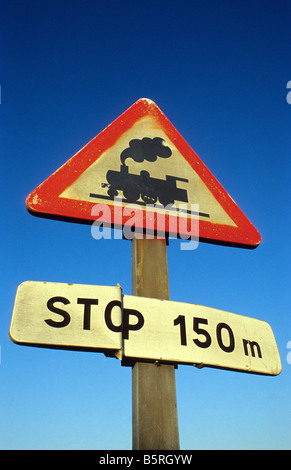 Vecchia strada ferrovia segno / attraversamento stradale avvertenza - sud-Touraine, Francia. Foto Stock