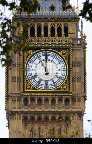 Big Ben a 11 o clock sull'undicesimo giorno dell' undicesimo mese il giorno dell'armistizio nel 1918 Foto Stock