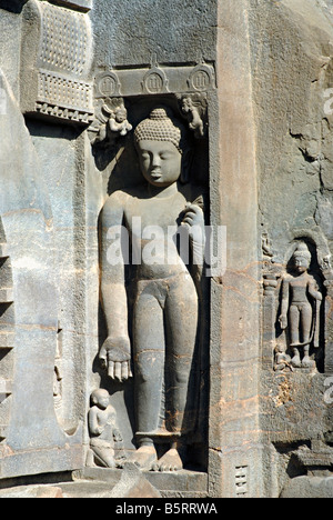 Grotte di Ajanta No.9. Statua di Budda in Varada mudra Foto Stock