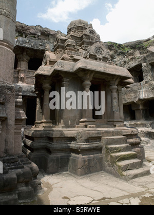 Tempio Kailasanatha scolpito dal monolito di basalto Grotte di Ellora India Pavilion Foto Stock