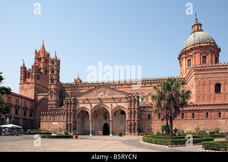 La Cattedrale di Palermo e Piazza della Cattedrale, Palermo, Sicilia Foto Stock