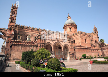 La Cattedrale di Palermo e Piazza della Cattedrale, Palermo, Sicilia Foto Stock