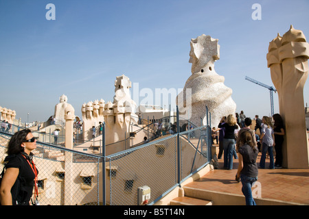 Camini Casa Milà La Pedrera 1906 1910 dall'architetto Antoni Gaudí Passeig de Gràcia Barcellona Spagna Foto Stock