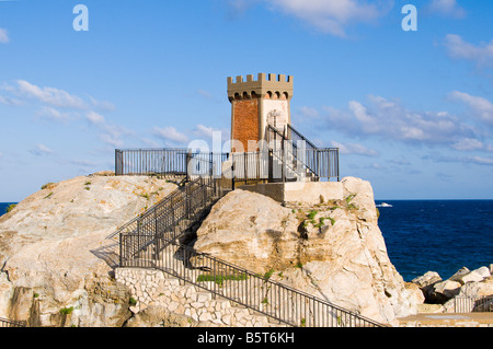 La torre di avvistamento trovato nel porto di Rio Marina Isola d'Elba, Toscana, Italia. Foto Stock