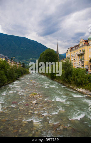 Il fiume Passirio nella città di Merano in Alto Adige (Sud Tirolo), Trentino Alto Adige, Italia. Foto Stock