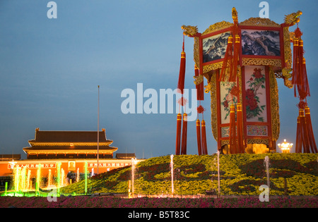 Grande Lanterna cinese Decorazione di piazza Tiananmen Pechino Cina decorazione è per il 1 ottobre di vacanza Foto Stock