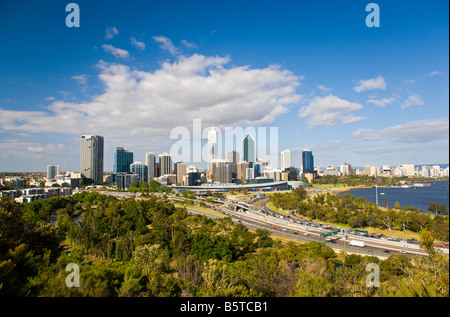 Lo skyline di Perth da Kings Park Foto Stock