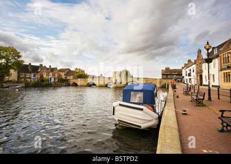 Il ponte e la cappella di St Ives sul fiume Great Ouse, St Ives, Cambridgeshire, Inghilterra Foto Stock