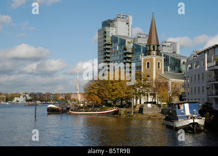 Montevetro sviluppo residenziale e St Mary s chiesa Battersea raggiungere Londra Inghilterra Foto Stock