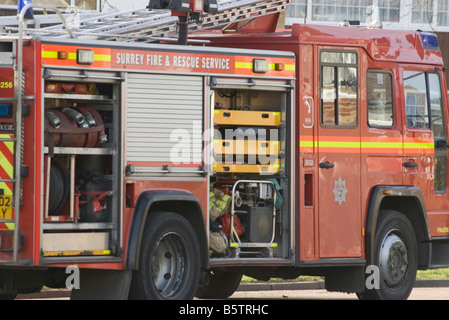 Surrey Fuoco e servizio di salvataggio motore Fire UK gara carrello Foto Stock