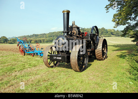 Surrey County Match di aratura Country Fair Fowler vapore motore per aratura e nome dell'aratro Bristol Rover Fornitore John Fowler Foto Stock