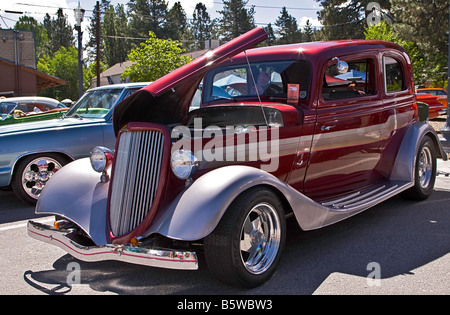 Rosso e lilla 1953 Ford V8 Foto Stock