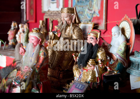 Divinità in un tempio cinese in Thailandia. Foto Stock