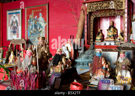 Divinità in un tempio cinese in Thailandia. Foto Stock